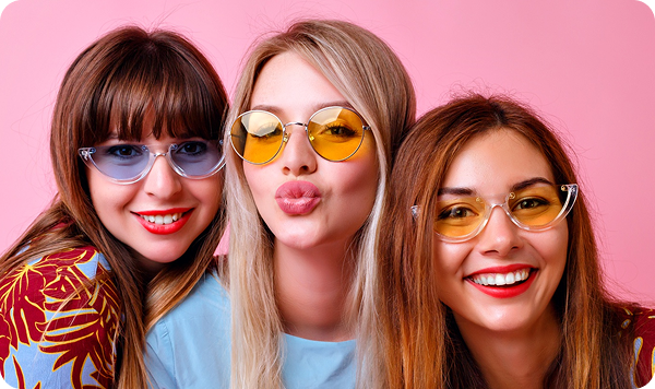 Friends with sunglasses having fun